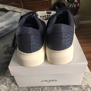 JSlides fashion sneakers